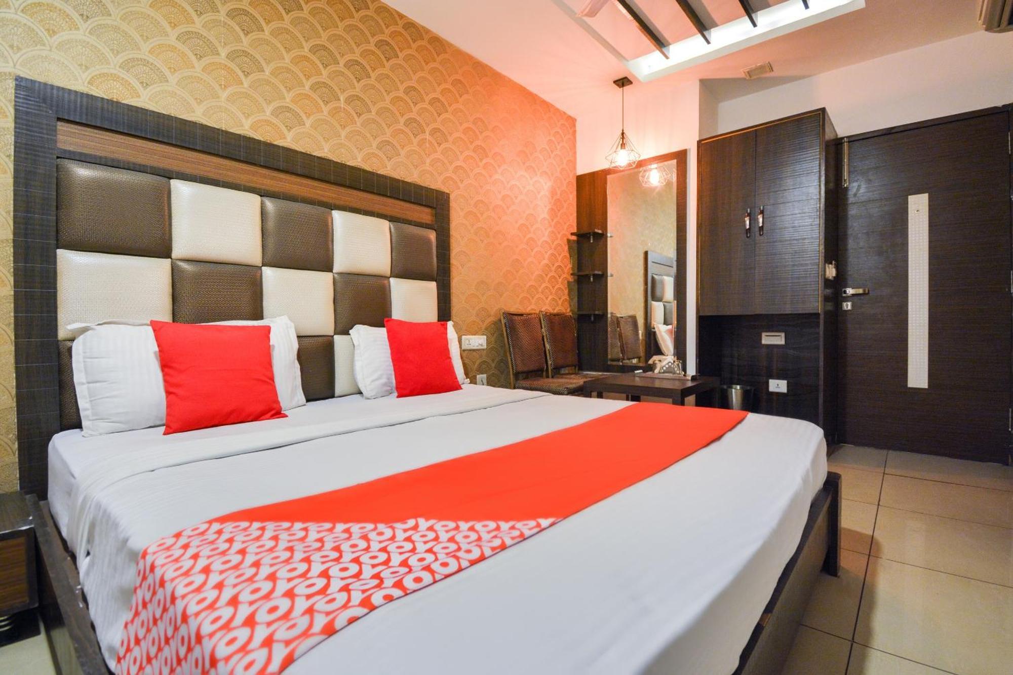 Hotel O Lexis Лудхиана Экстерьер фото